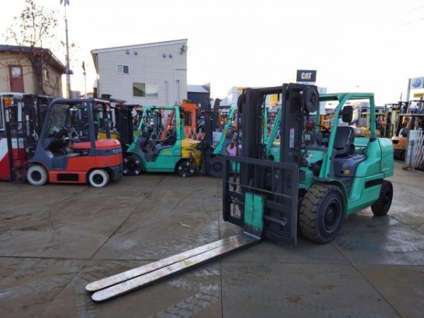 Xe nâng Mitsubishi 4,5 tấn Chui container