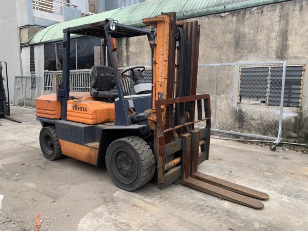 Xe nâng Toyota 3,5 tấn Dịch Càng