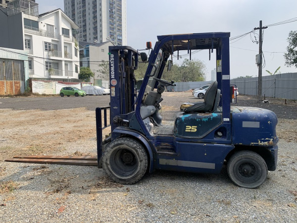 Xe nâng Komatsu FD25-12 Dịch Giá