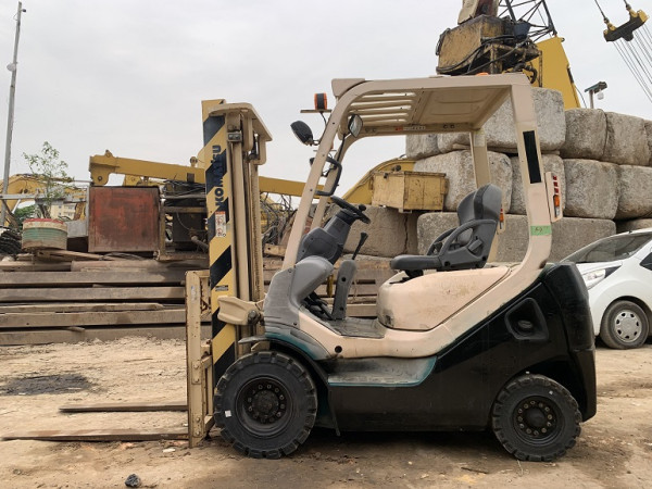 Xe nâng Komatsu 1,5 tấn Đời -20