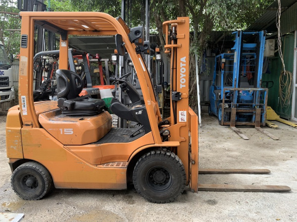 Xe nâng Toyota 1,5 tấn
