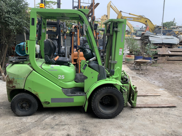 Komatsu FG25-17 Mâm xoay