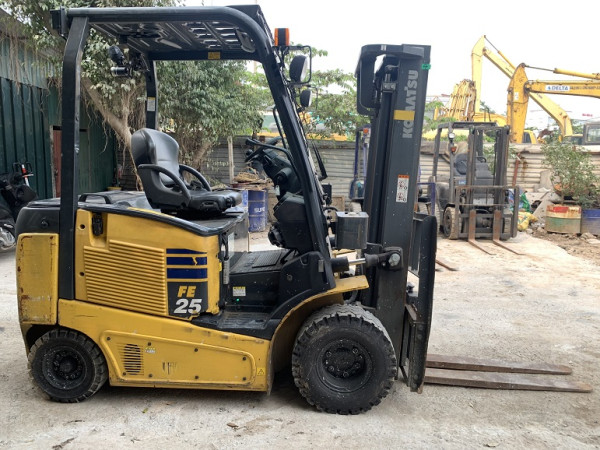 Xe Nâng Điện Komatsu FE25-1 