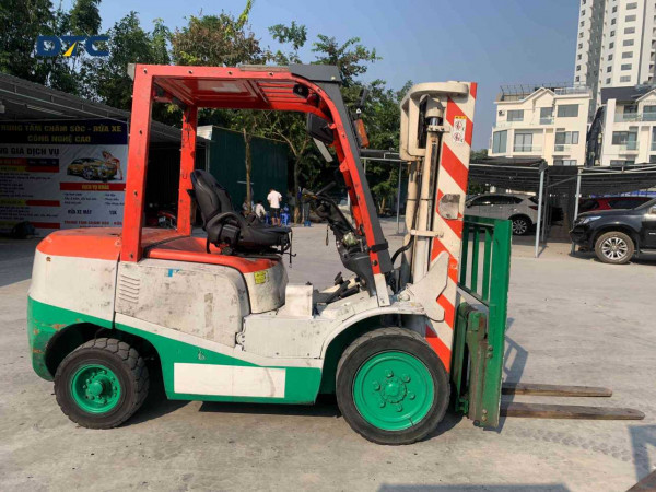 Xe nâng hàng TCM 3,5 tấn dịch giá 