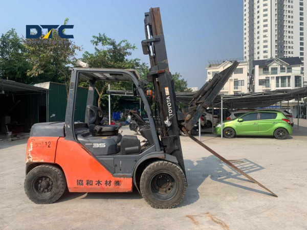 Xe nâng Toyota 3,5t lốp kép gật gù 