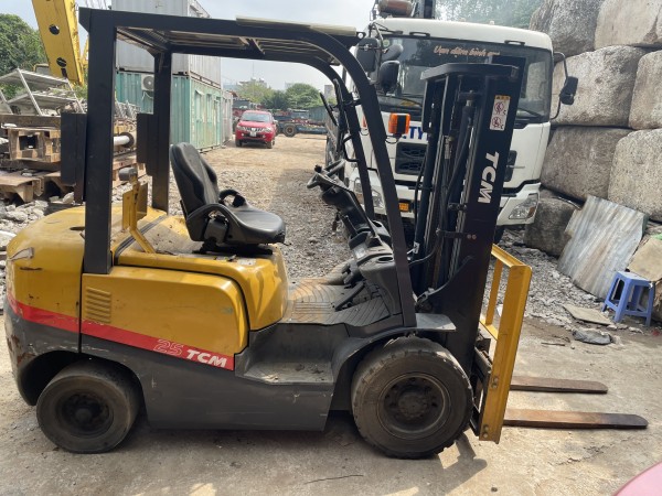 Xe nâng TCM 2,5 Tấn Dịch Giá