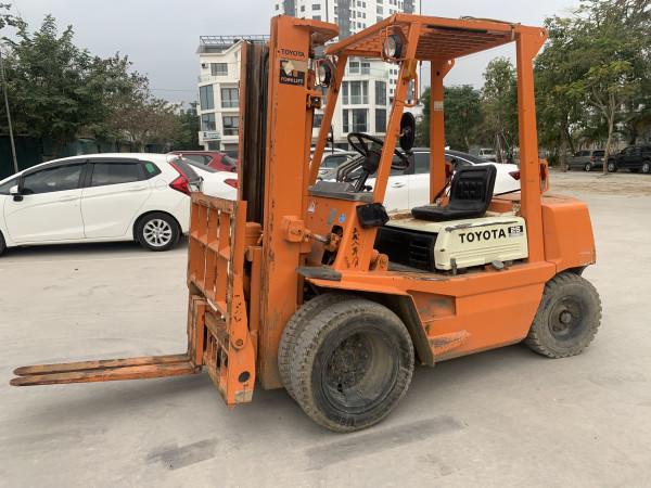 Xe nâng Toyota 2,5 tấn Gật Gù 