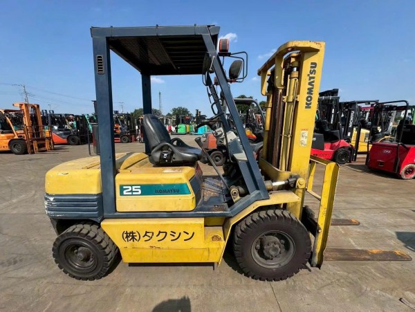 XE NÂNG KOMATSU FD25-11